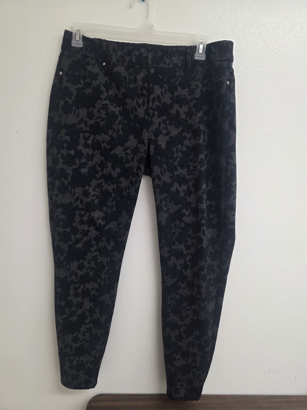 Maurices Black Floral-Pattern Skinny Jeans (0664)